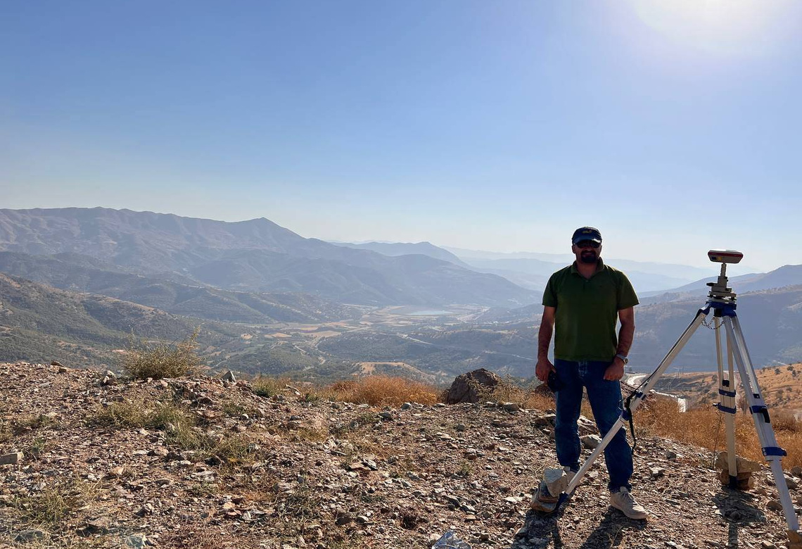 Field survey with a GNSS receiver in a mountainous landscape